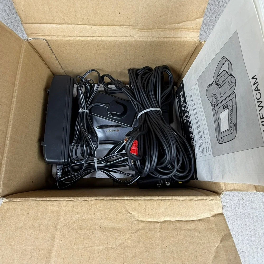 Sharp Viewcam VL-E35U‎ 8mm LCD Camcorder Zoom 8 Hi-Fi Monaural with Box Manual